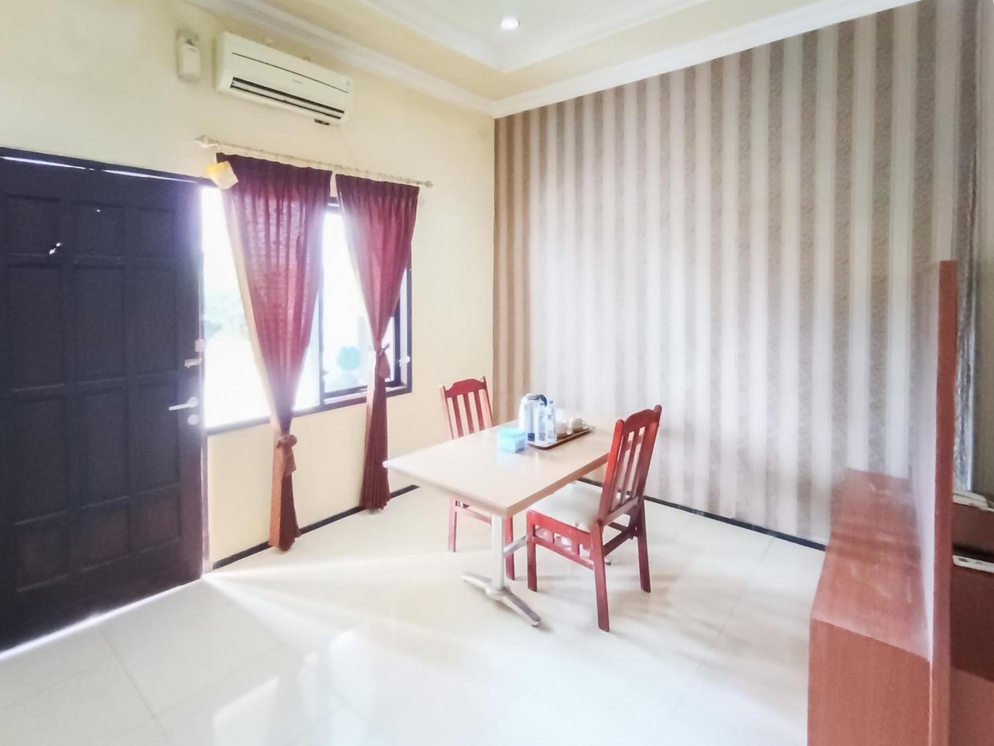 Gita Puri Redpartner Blitar Ξενοδοχείο Εξωτερικό φωτογραφία