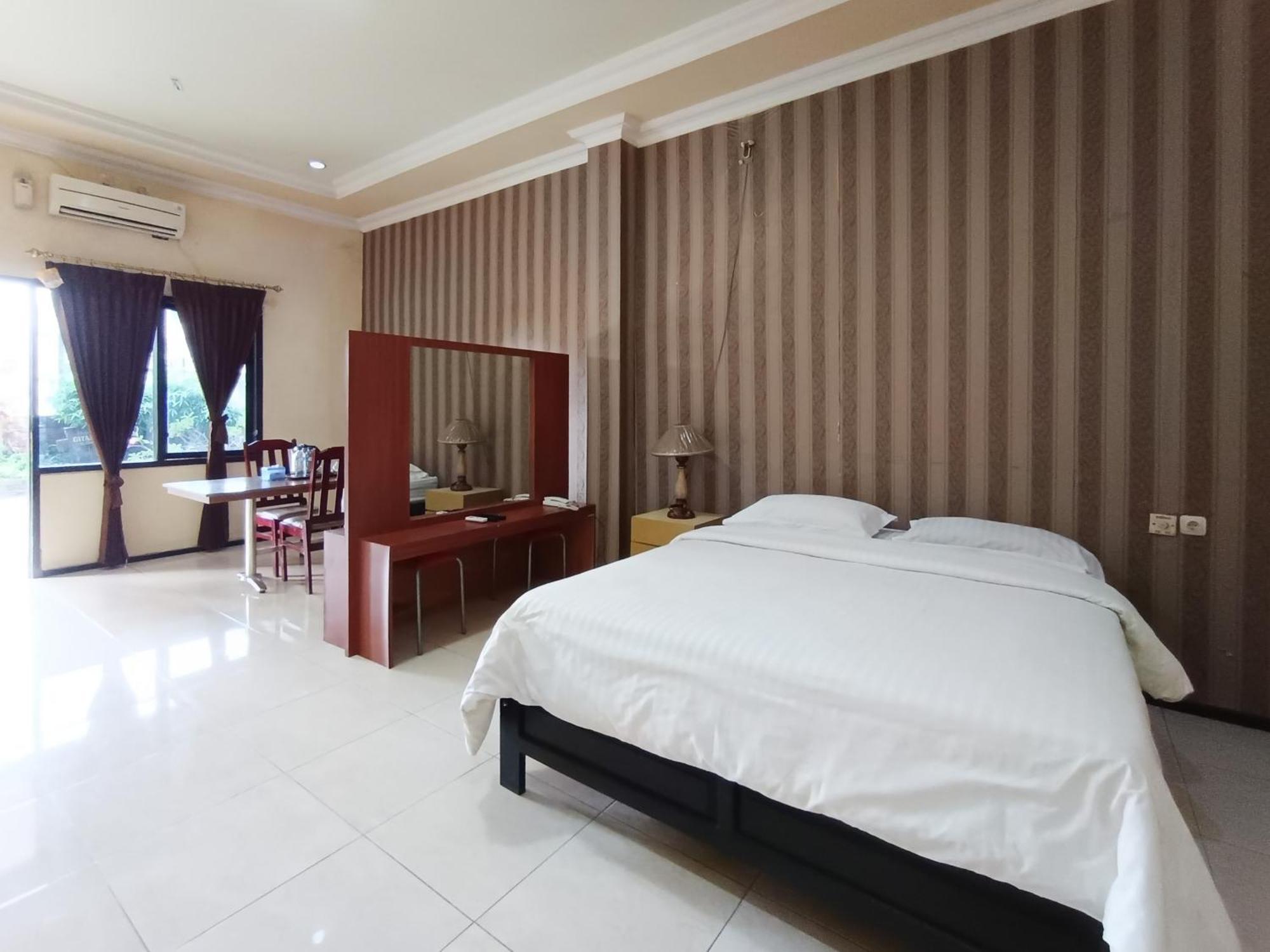 Gita Puri Redpartner Blitar Ξενοδοχείο Εξωτερικό φωτογραφία