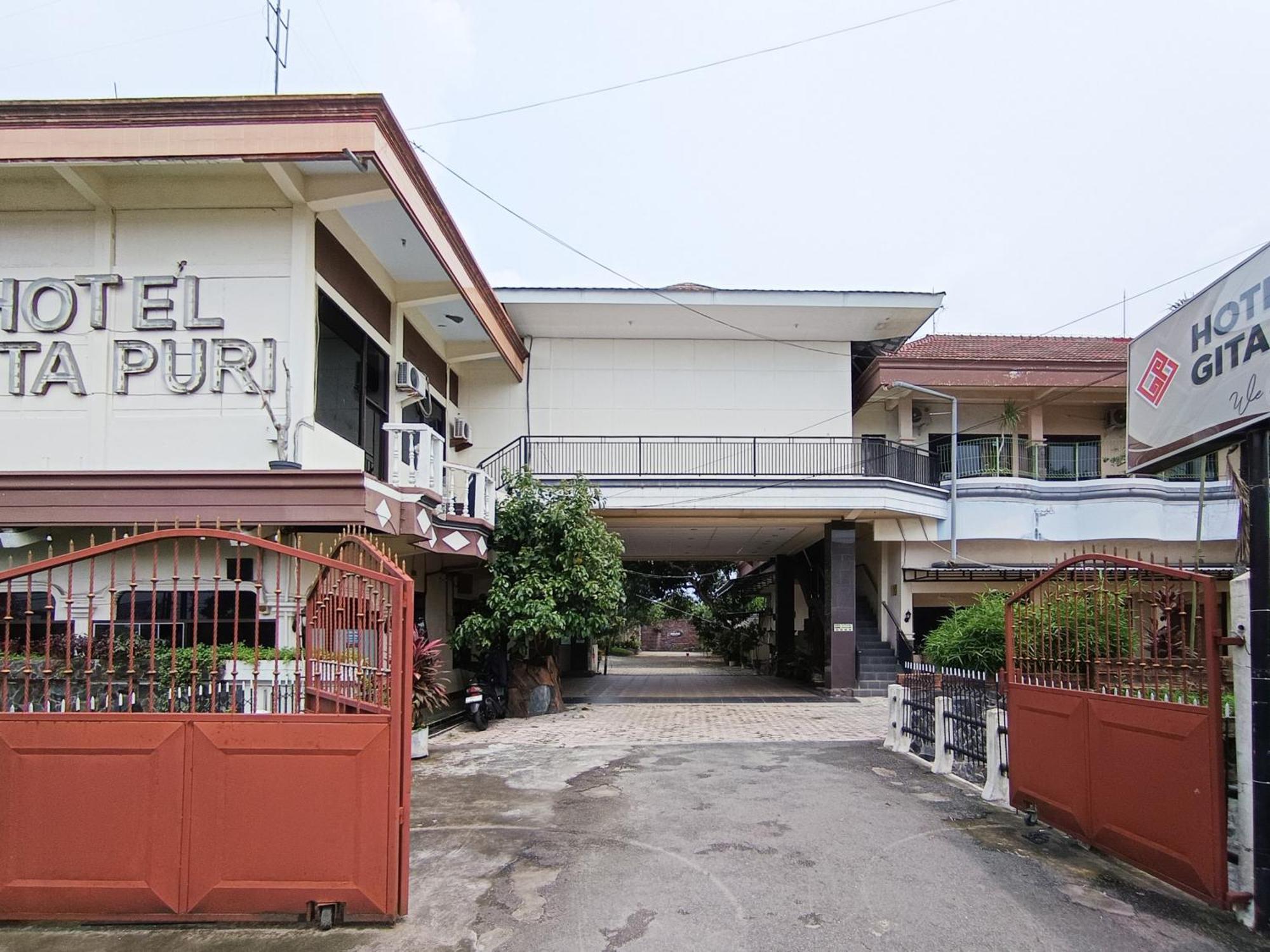 Gita Puri Redpartner Blitar Ξενοδοχείο Εξωτερικό φωτογραφία
